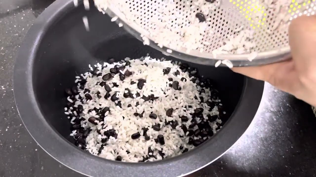 Cách nấu bánh tét chuối nhanh gọn lẹ mà không cần lá chuối…..cần nồi cơm điện