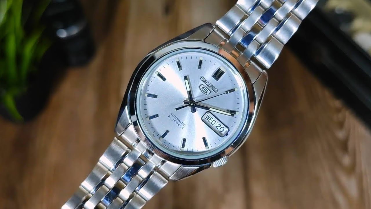 This Seiko 5 Dress Watch Has The BEST DIAL Under $100 | Seiko SNK355 Review