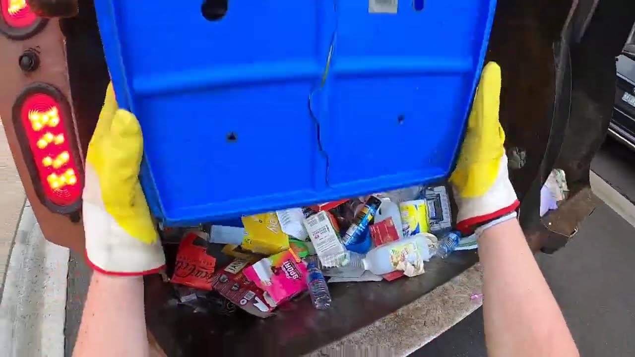 TownHouse Blues & Greens killer - GoPro Garbage man Recycle + Organic split rear load