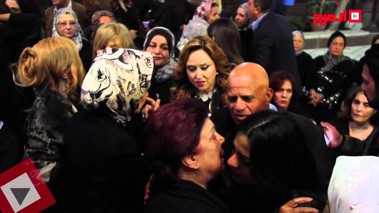 اتفرج| حضور فني كبير في عزاء حسن مختار زوج الفنانة رجاء الجداوي