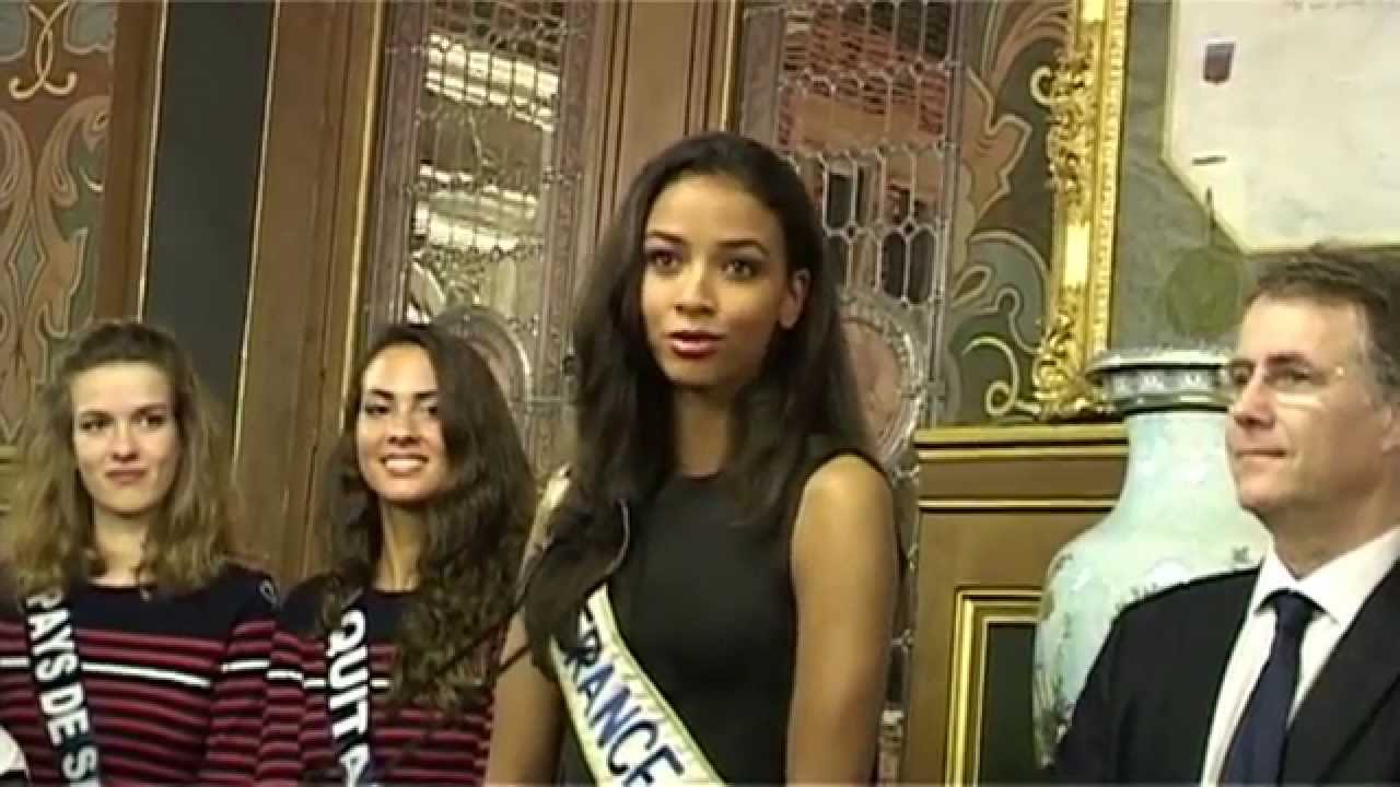 Arriv&eacute;e &agrave; Orl&eacute;ans des 33 candidates pour l'&eacute;lection de Miss France 2015