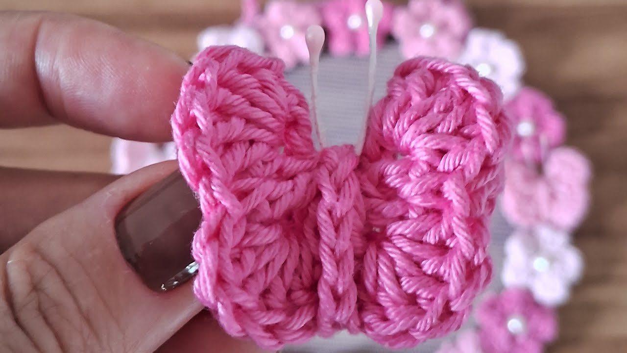 Borboleta 3D em crochê para aplicação em porta maternidade,  mochilas, entre outros.