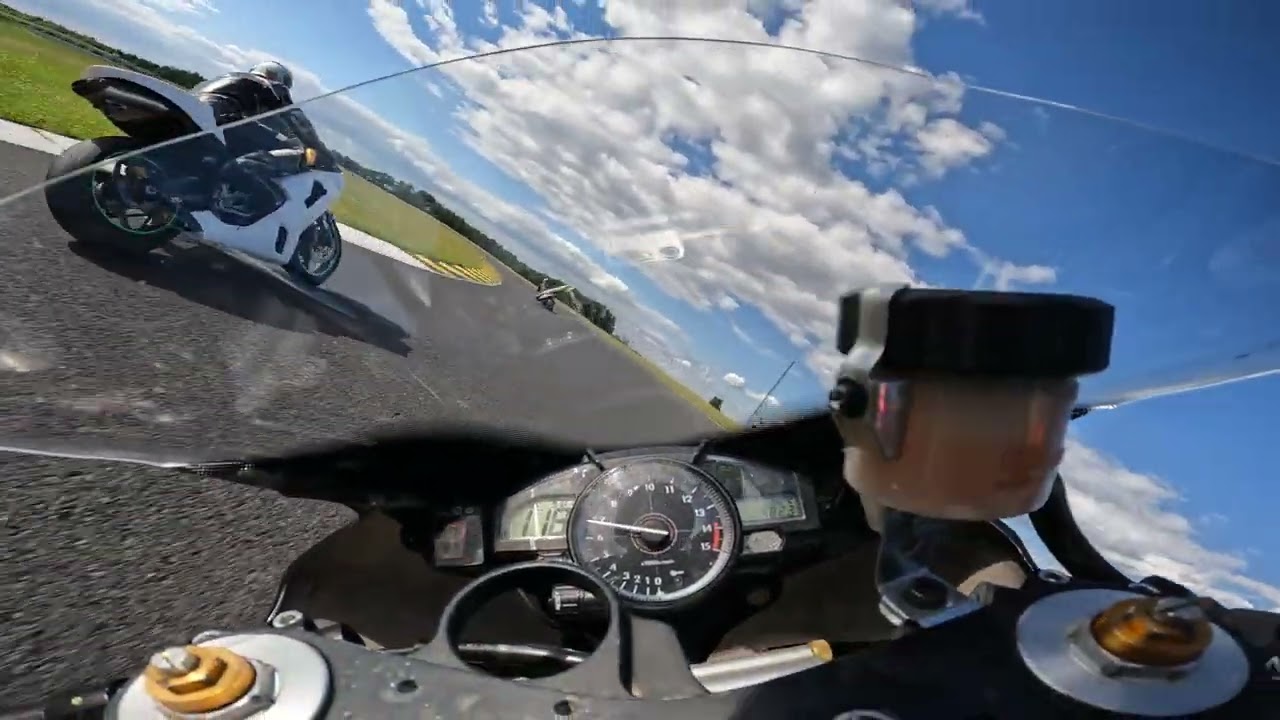 MP Yamaha R1 RN19 2:19:571