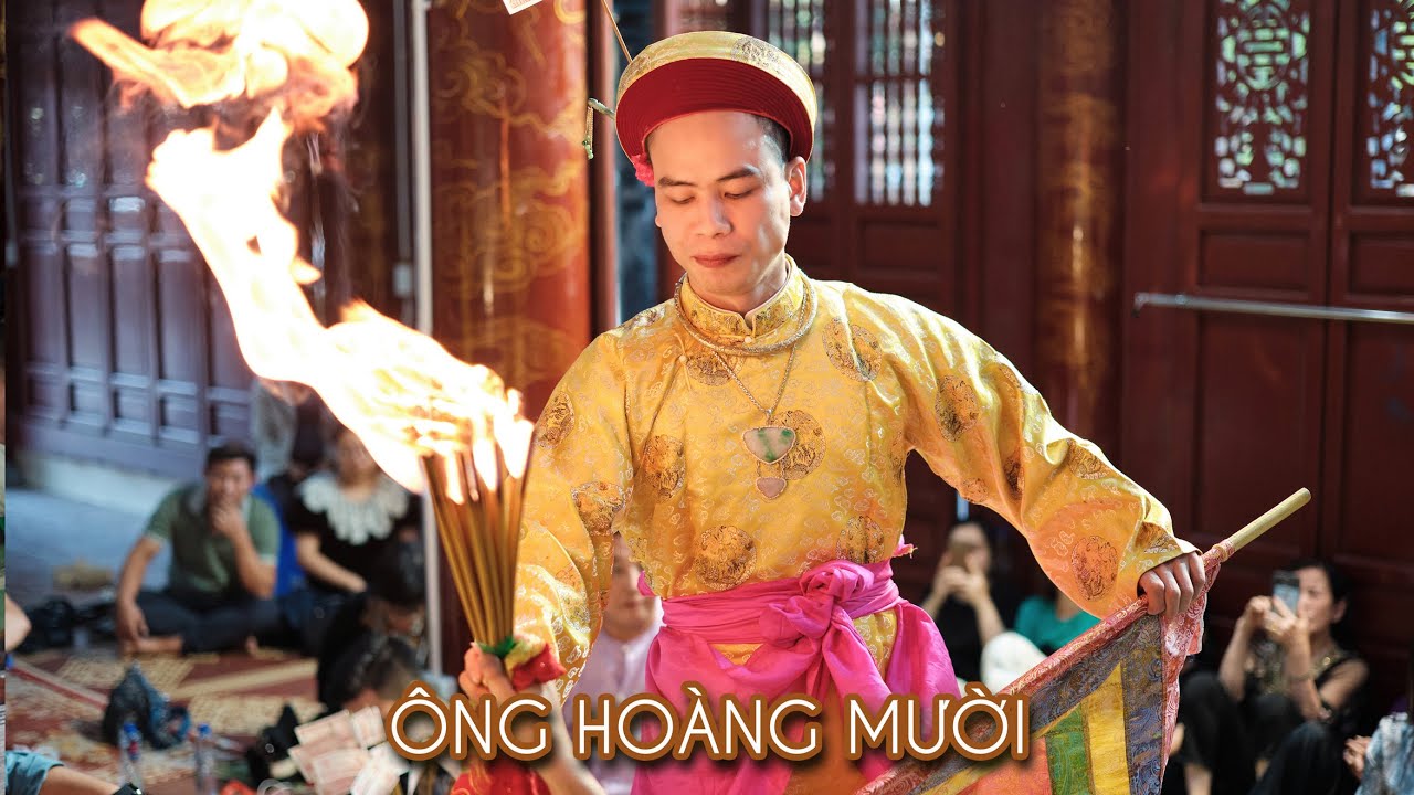 Nghe chầu văn ông Hoàng Mười - Thanh đồng Vũ Trần lễ tạ tại đền Đông Cuông