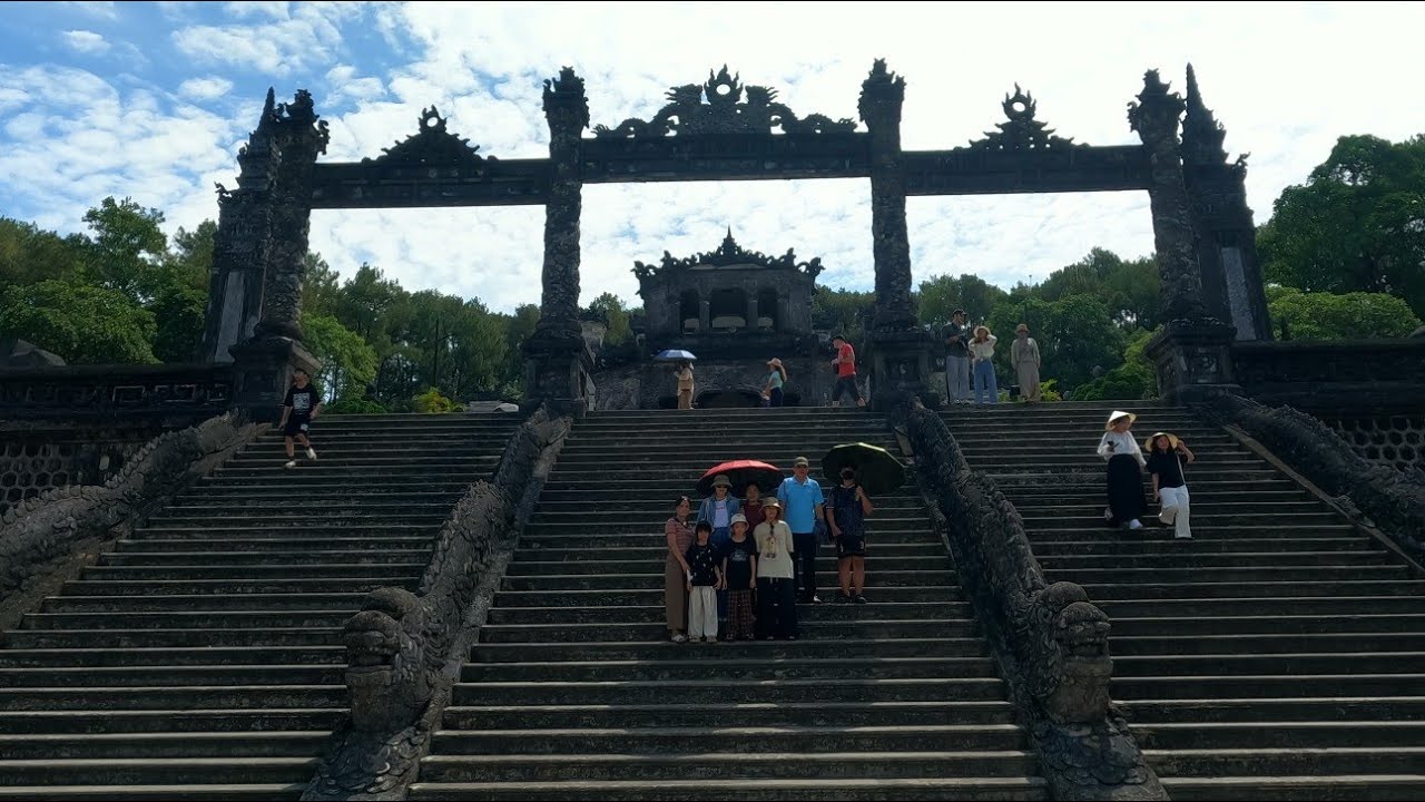 Visit Hue ancient capital _esp01