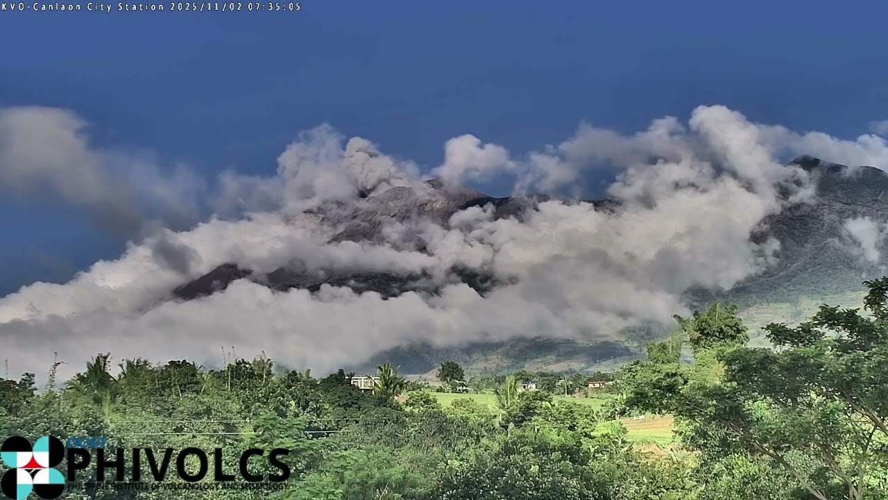 Ash emission at the summit crater of Kanlaon Volcano | GMA Integrated News
