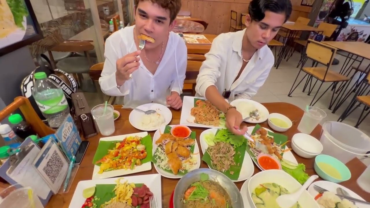 18-07-25#ที่นี่เกาะล้านเดินเหนื่อยแล้วหาอะไรกิน👍