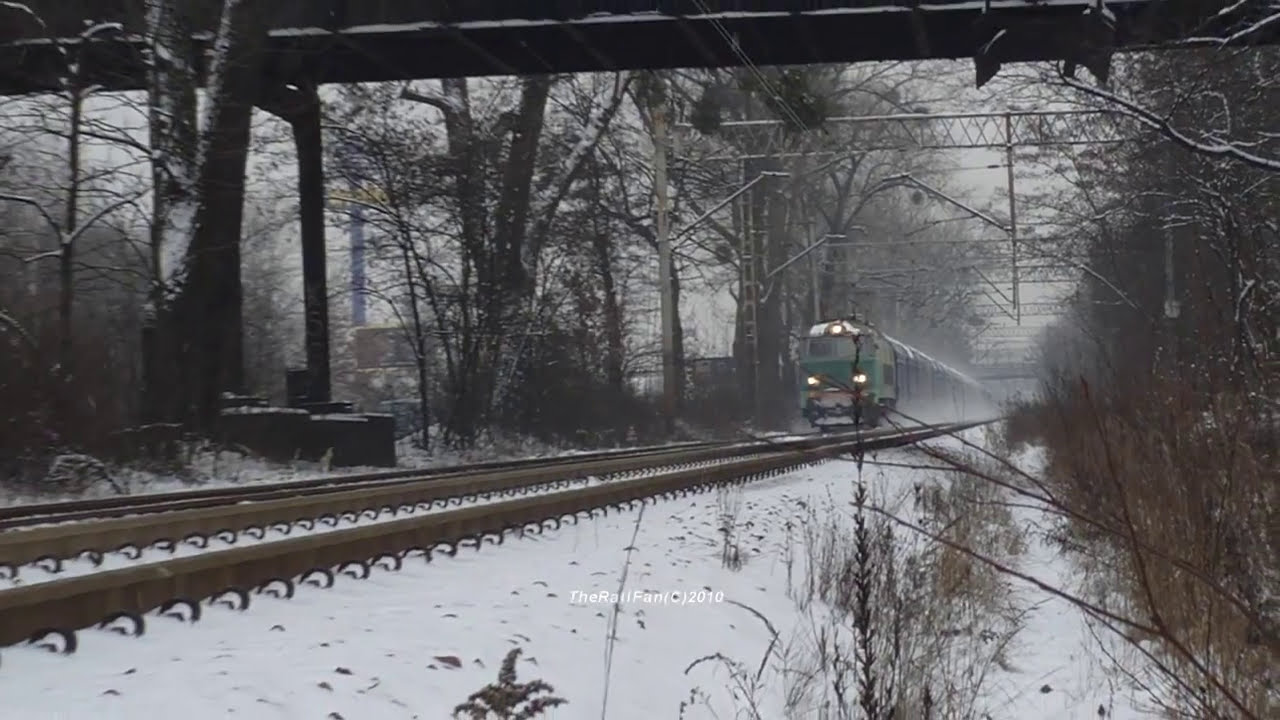 POLISH CARGO TRAIN LOCOMOTIVE PKP ET22-348 MIXED CARGO PASSING ZABRZE TO BYTOM GLIWICE 05/01/2010
