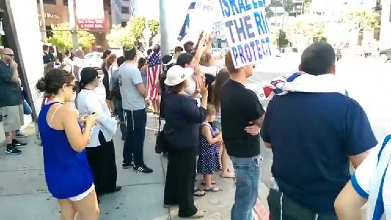 Pro-Israelis counter pro-Palestinian protest outside of Israeli Consulate