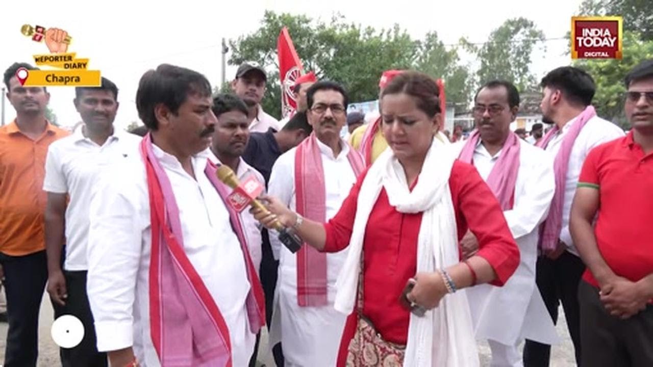 Akhilesh Yadav Joins Tejashwi, Rahul For 'Vote Adhikar Yatra' in Chapra | India Today News