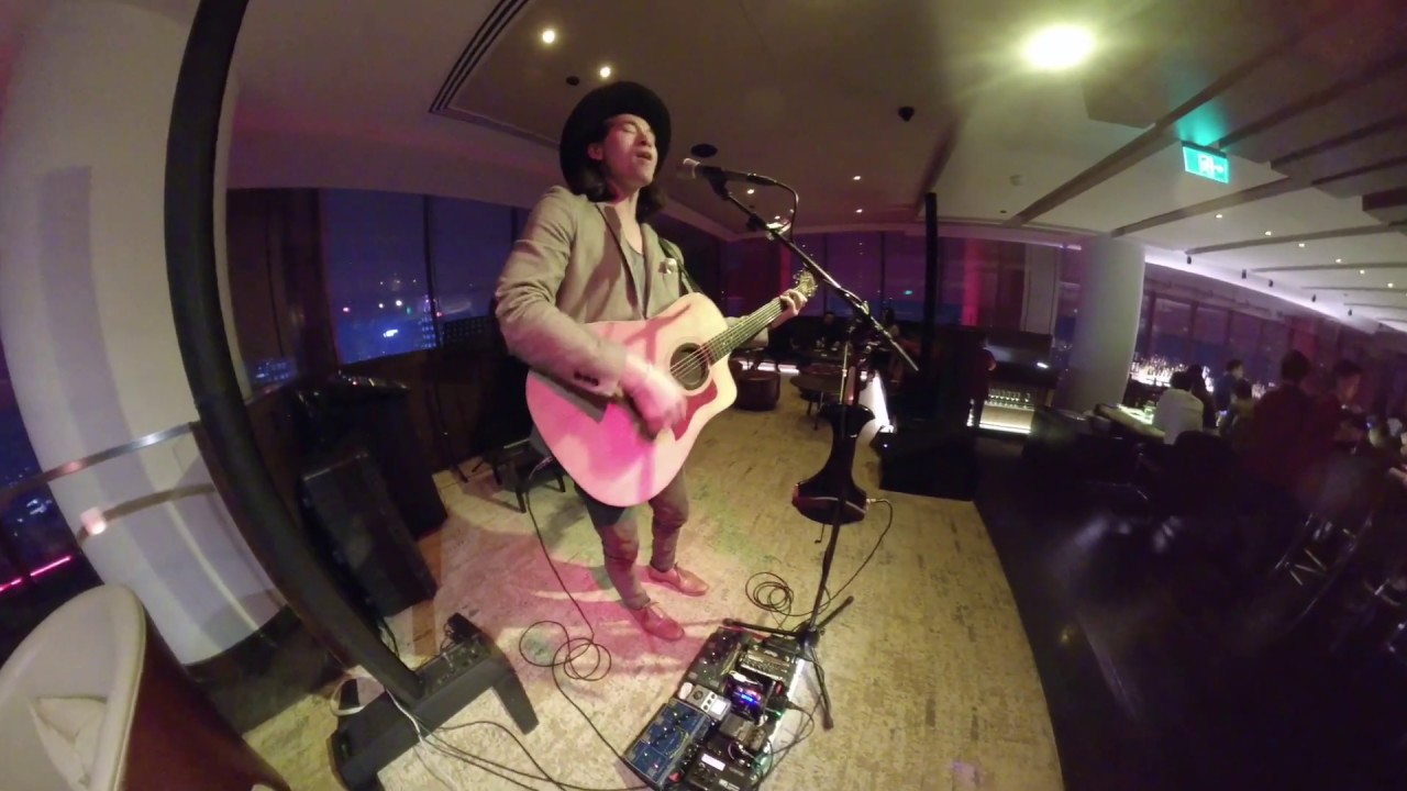 Don't Look Back in Anger - Oasis (Daniel Park Looping Cover) LIVE in BEIJING