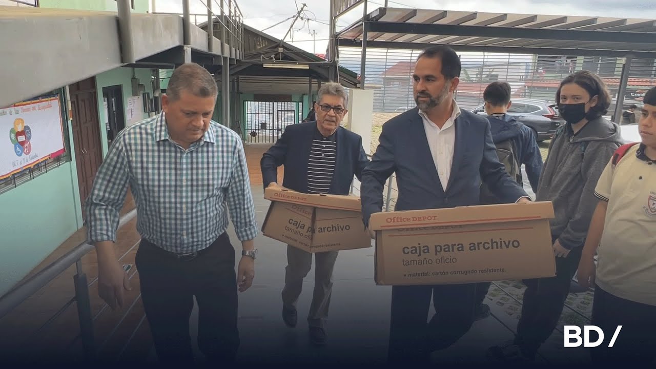 BD/ Donación de Laptops al Liceo de Aserrí, San José, Costa Rica.