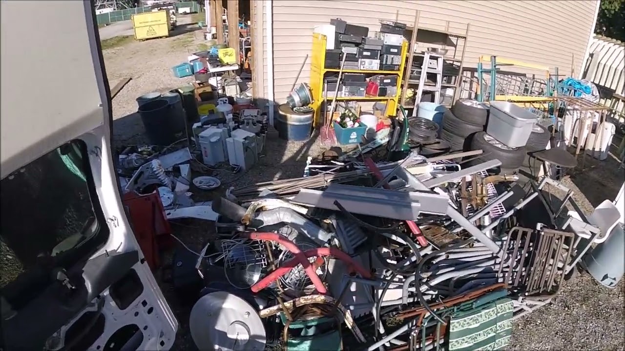 Unloading Scrap Metals From Yesterday & Working On My Yard