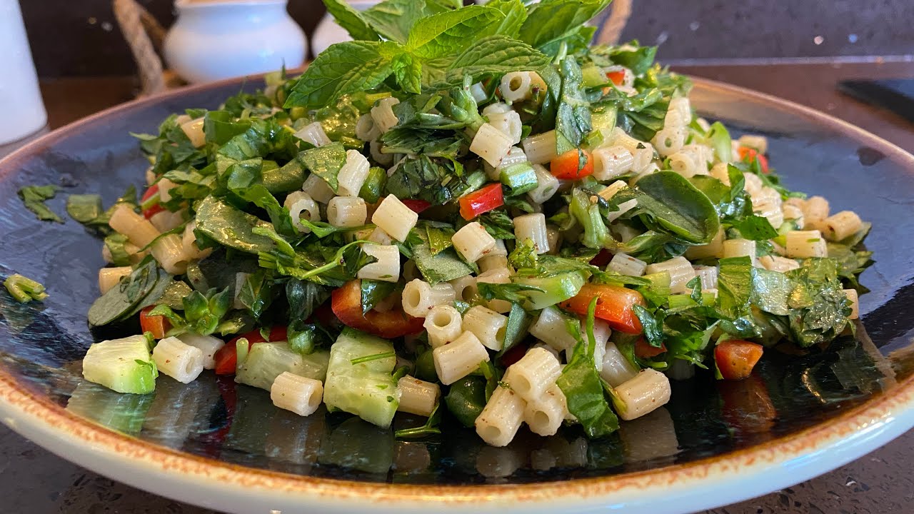 Evdeki malzemelerle hazırlayacağınız 🌿nefis bir salata tarifi ⭐️bol yeşillikli makarna salatası