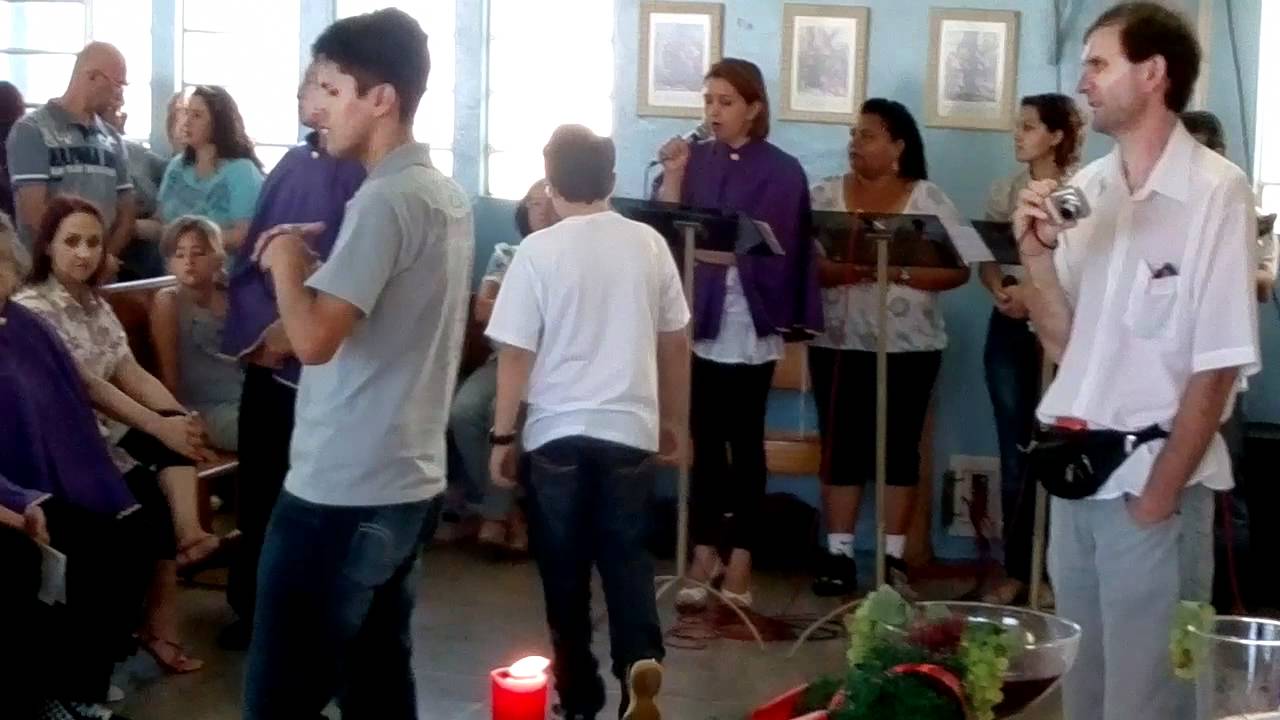 MOMENTO DO OFERTORIO DA MISSA 1ª EUCARISTIA DAS CEM CASAS 27.11