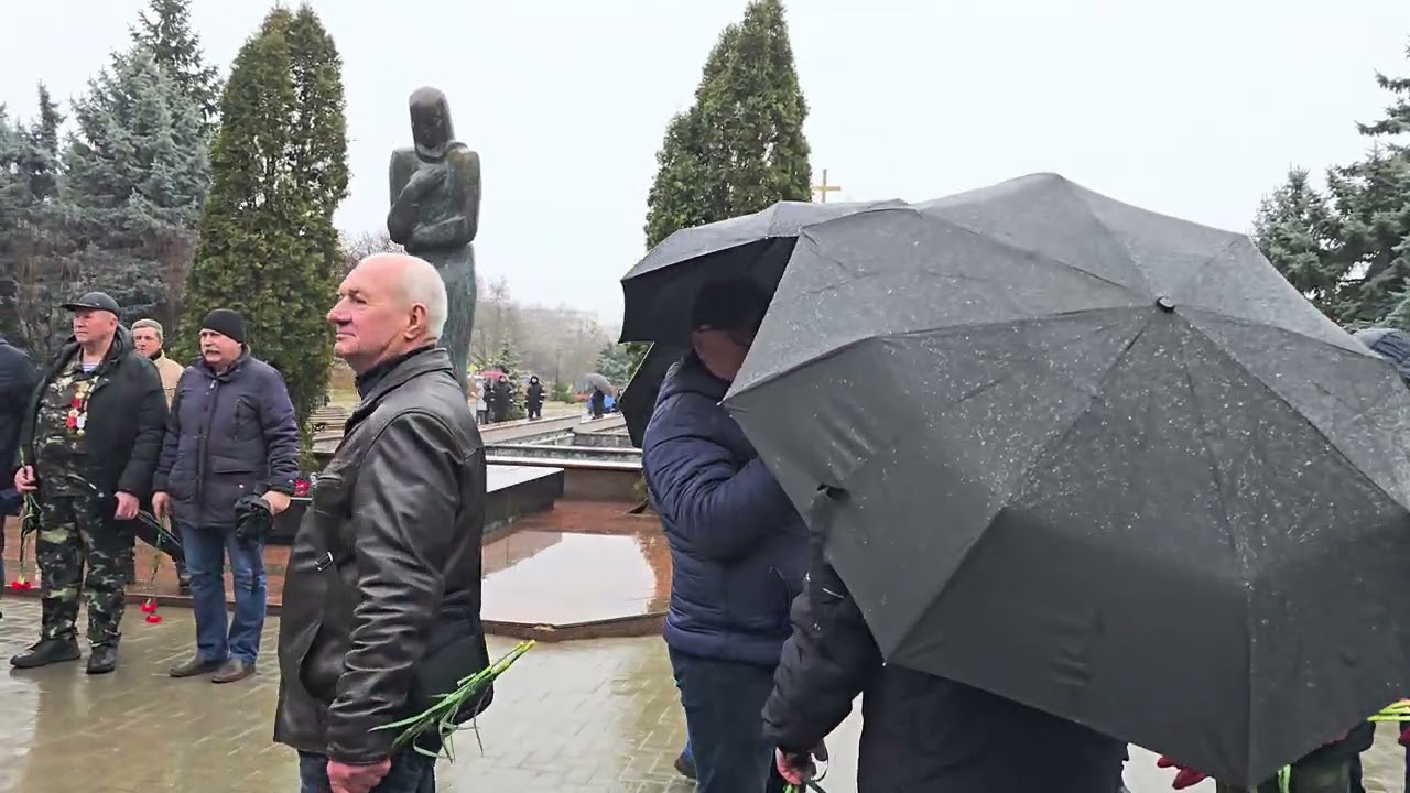 Кишинёв, воины-афганцы перед началом мероприятия. 