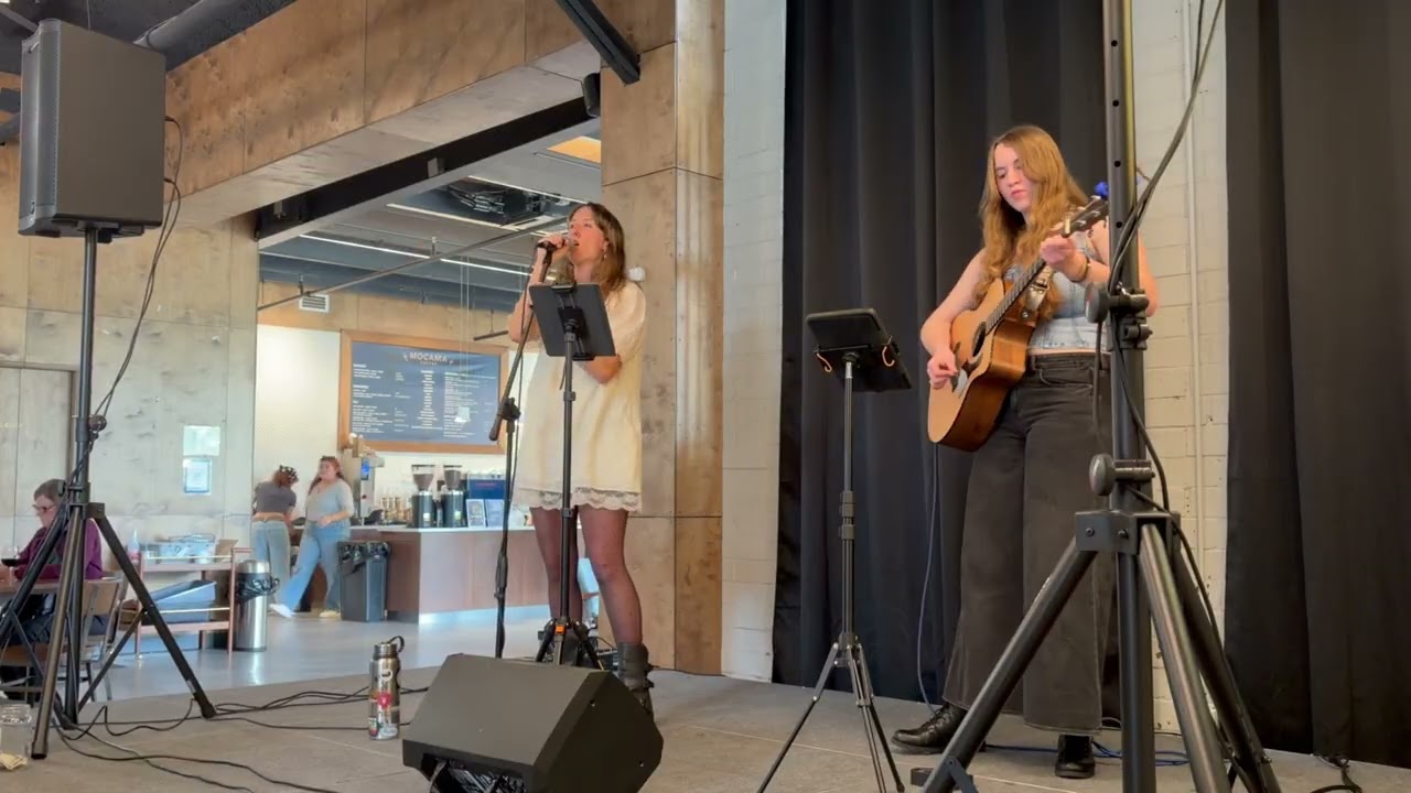 Kassie & Clara: Live at Mocama! Use Somebody