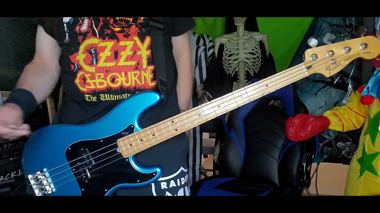 Ozzy Osbourne--Crazy Train live(Randy tribute) bass cover/play along 