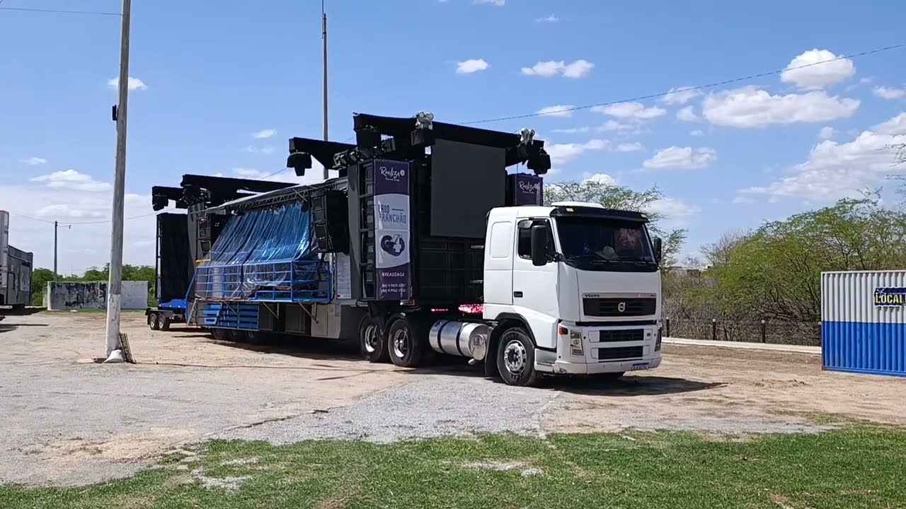 Pranchões que irão descer o corredor da folia em Caicó já estão apostos na Ilha de Sant'Ana. 