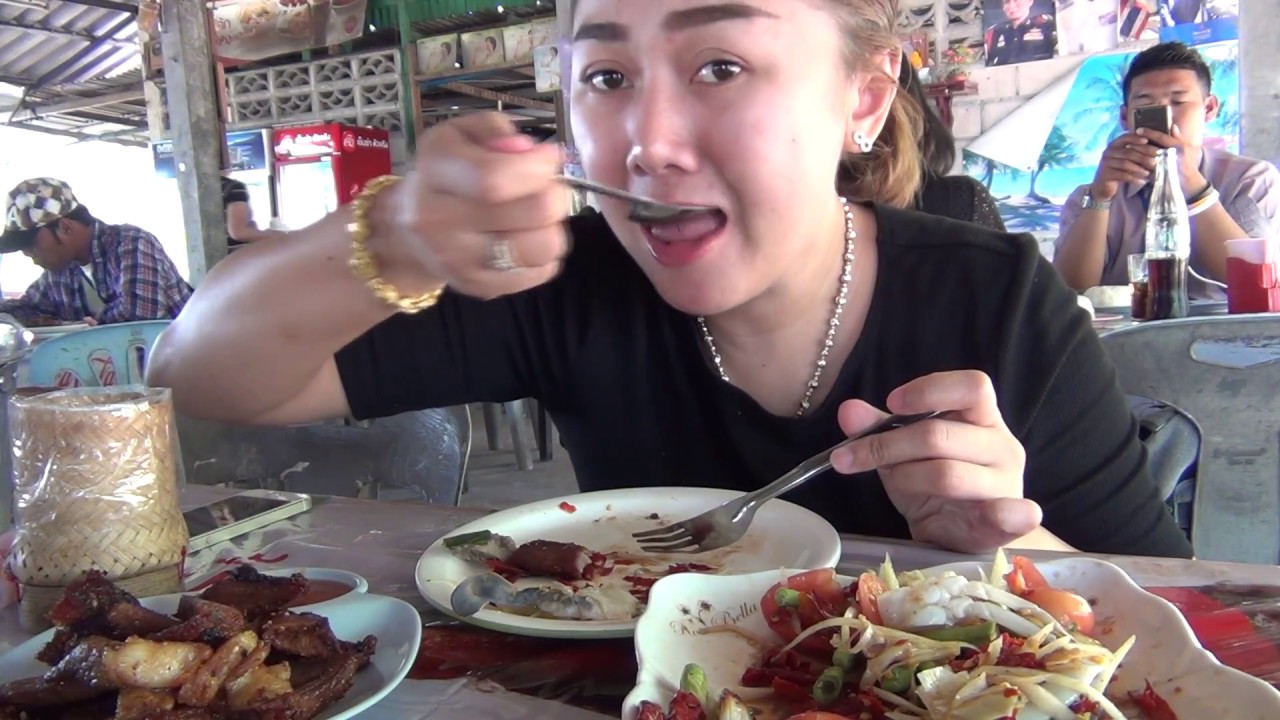 ส้มตำปูม้ารสเด็ดมากๆร้านบ้านๆ