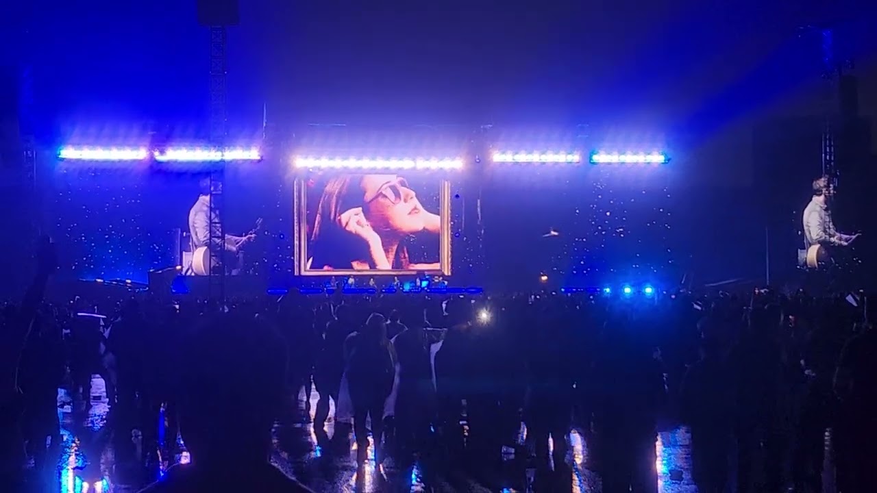 Oasis performs  - Wonderwall - Live in Toronto Rogers Stadium Aug 24th 2025
