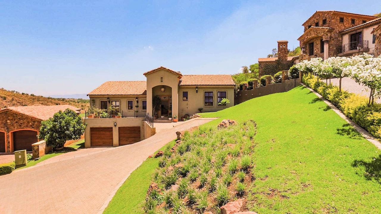 4 Bedroom House for sale in North West | Hartbeespoort Dam | Port D Afrique |