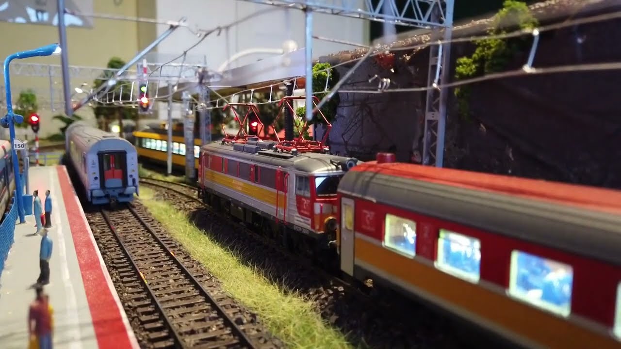 Makieta styczeń 2026 EP05 MTB ze składem Intercity PKP H0
