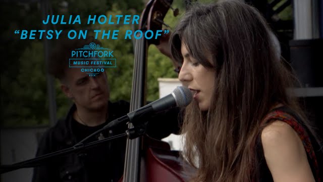 Julia Holter Performs 