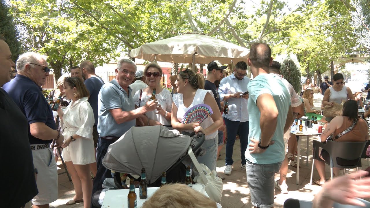 Tarde de baile y risas en Santa Cruz de Mudela con la Fiesta del Vermut