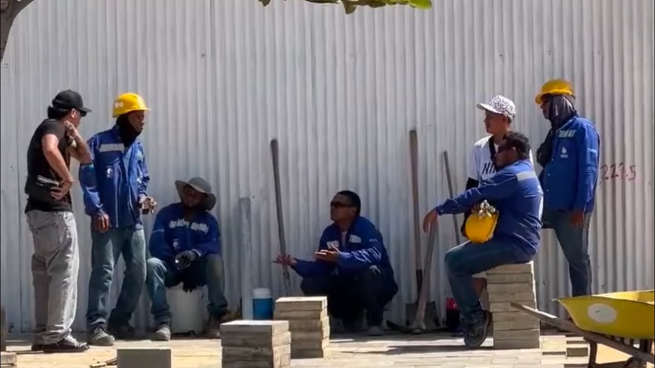 profeta predice futuro de albañiles en Barranquilla 🧙‍♂️👷‍♂️🤣 *broma divertida* #fyp #funny #humor