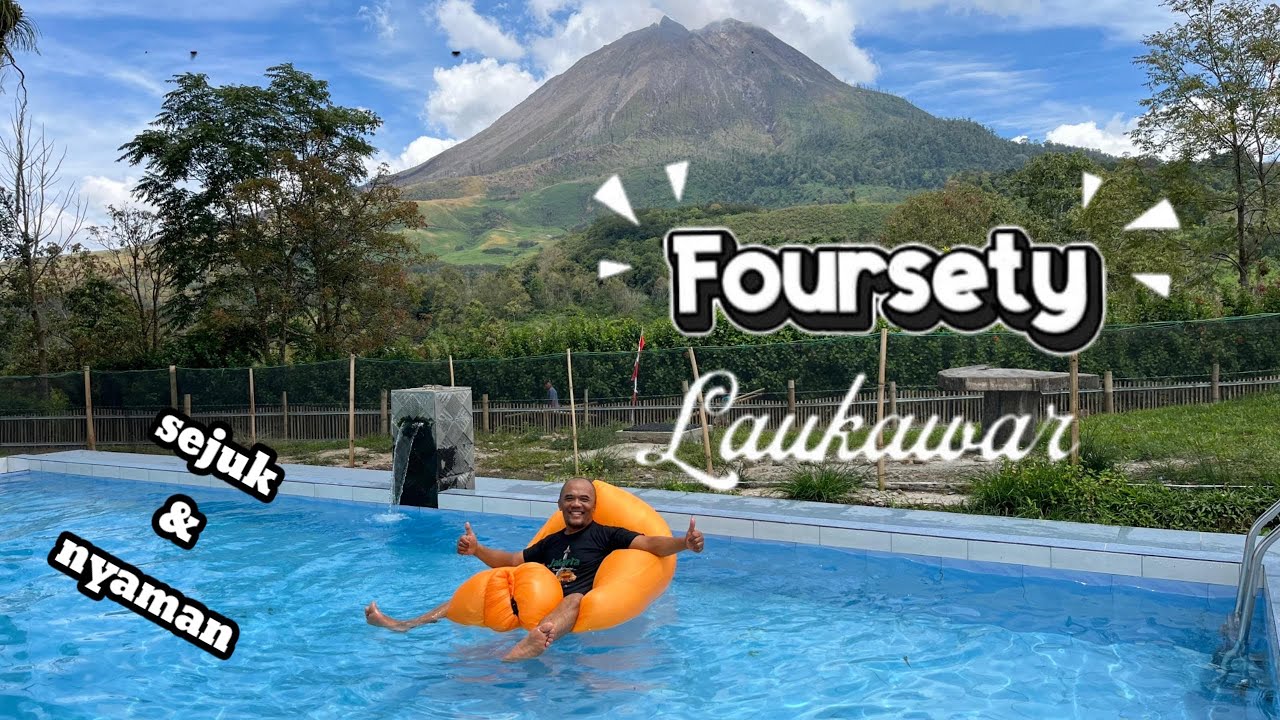 Kolam renang dengan background Gunung Sinabung di Wisata Foursety Batu Gugung Lau Kawar Kab. Karo.