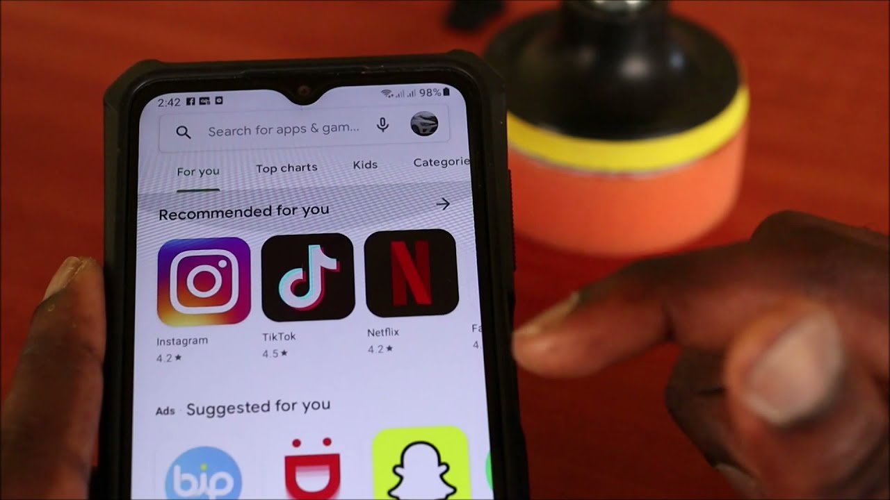 how to fix downloading app pending in google playstore 2026