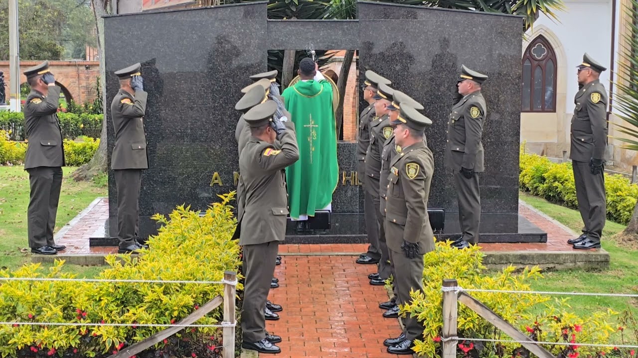 Homenaje a nuestros h&eacute;roes ca&iacute;dos en combate.