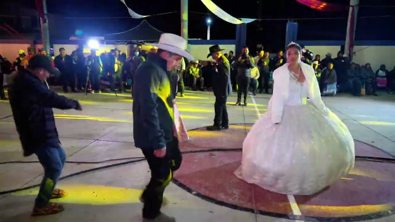 Boda tradicional en San Juan Mixtepec inauguración del baile grupo los perseguidos de San Juan 