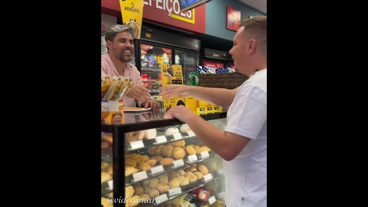Moça do mercado sempre colocava coisas a mais na conta do vizinho, até que ele desco