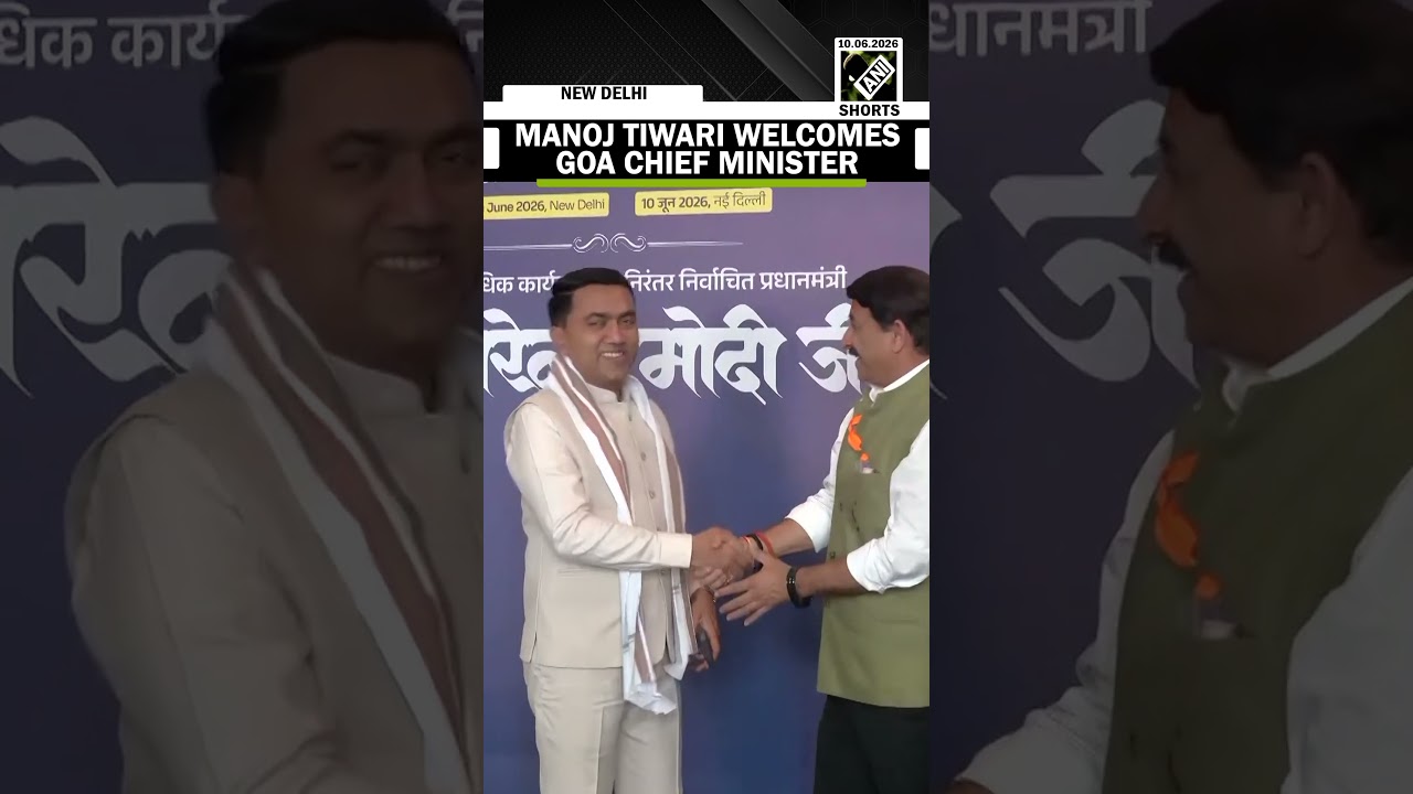 Manoj Tiwari Receives Goa CM Pramod Sawant at NDA Gathering