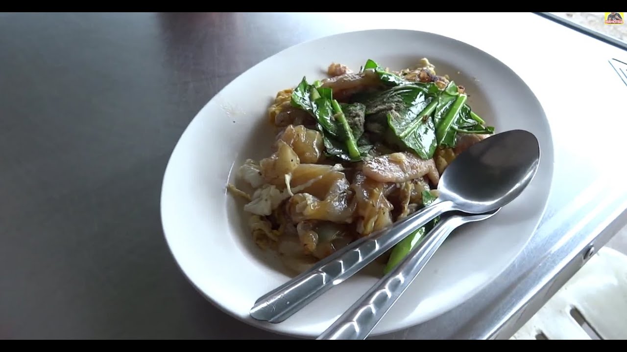 ผัดซีอิ้วร้านนุ่มนิ่มบ้านไผ่  Ban Phai street food