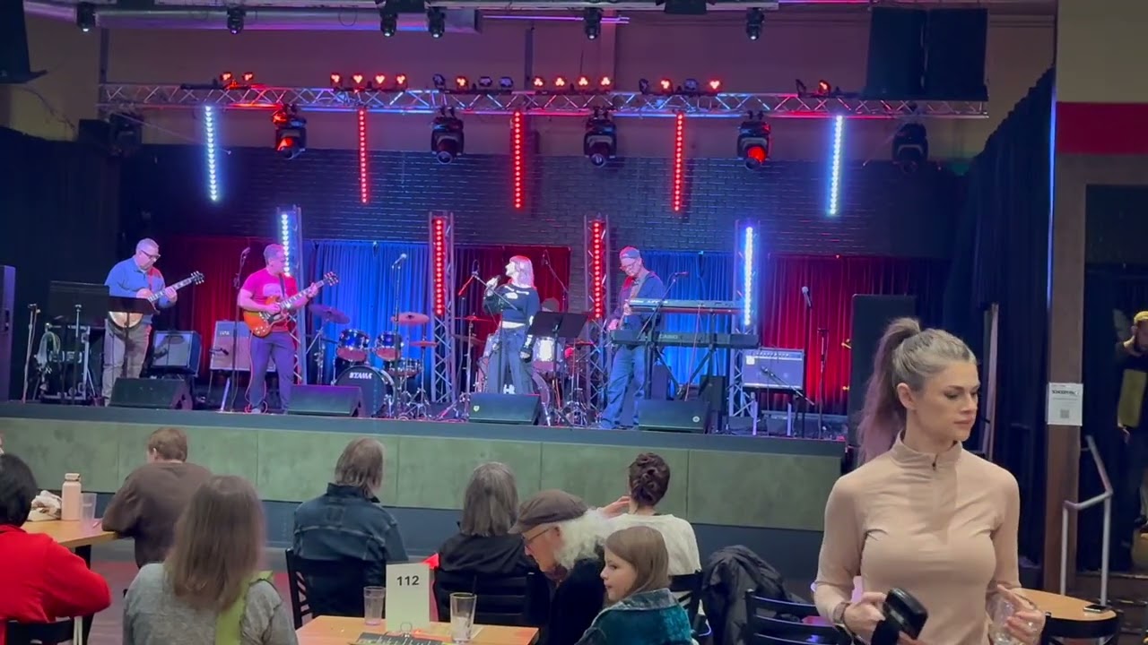 Ballroom Blitz covered by the GRUPS.