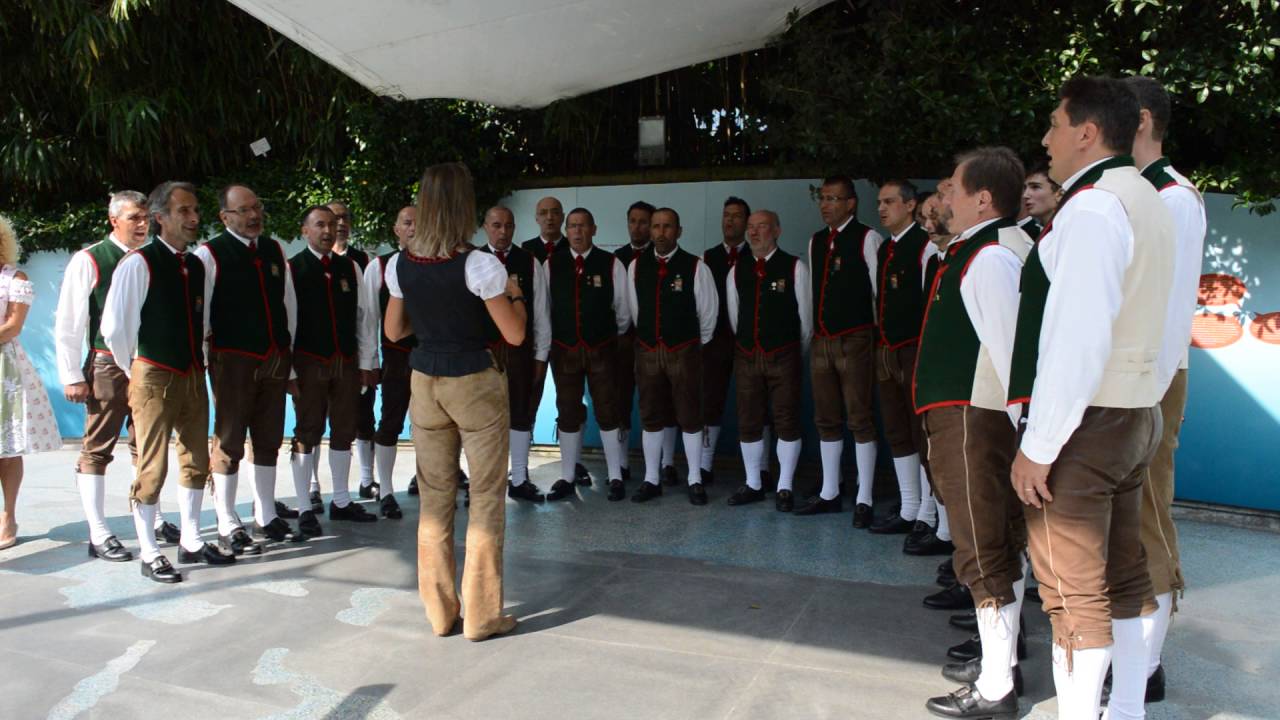 Coro Enrosadira Moena - Faremo un brindisi - Merano