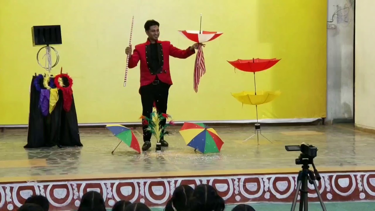 Umbrella Magic Act by Gujarat's No 1 Magician Ravi Raval