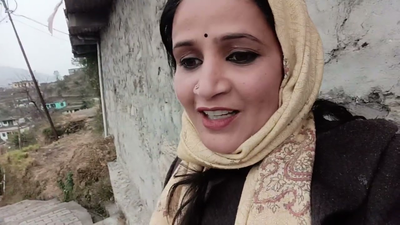 आज मैं ठंड की पहली बारिश में भीगी🌧️🌧️ || Pahadi Lifestyle Vlog || Seemu Pahadi Vlog || 