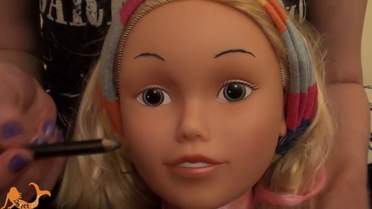 Relaxing mannequin head make=up