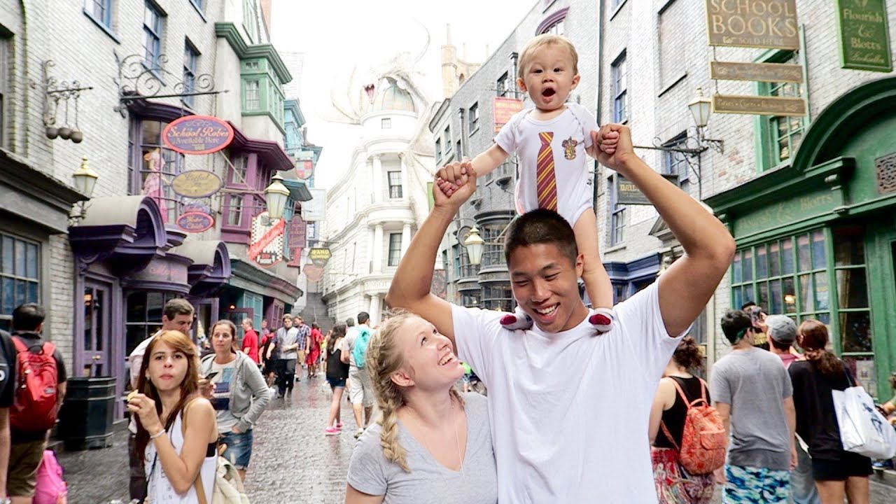 BABY'S FIRST TIME AT UNIVERSAL!