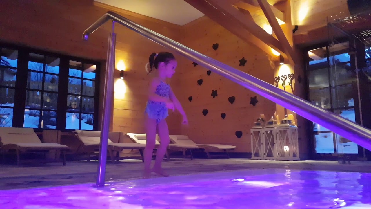 Zakopane sétáló utca, fordított ház - Budapesti Família