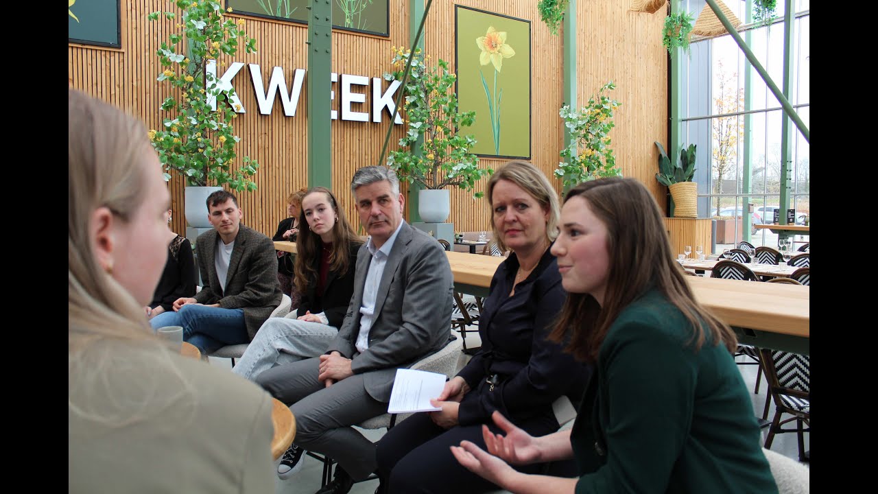 Staatssecretaris Koen Becking bezoekt schoolvoorstelling 40-45 De Musical in Barneveld