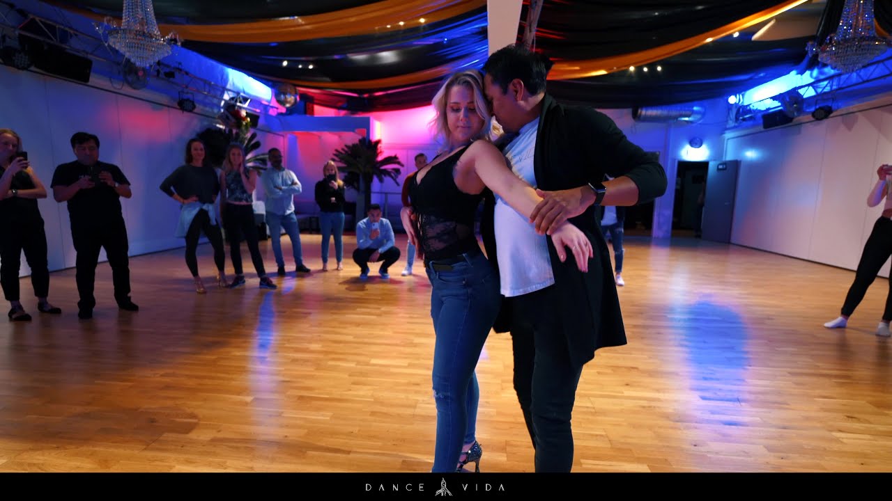 Bachata Sensual workshop Fabian and Livia | Dance Vida |Learn to dance soft Bachata sensual
