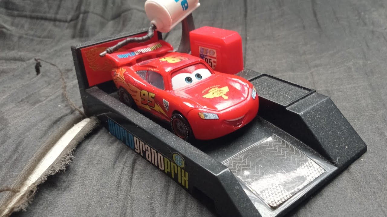 Cars 2 Pit Stop Launcher Lightning McQueen Review