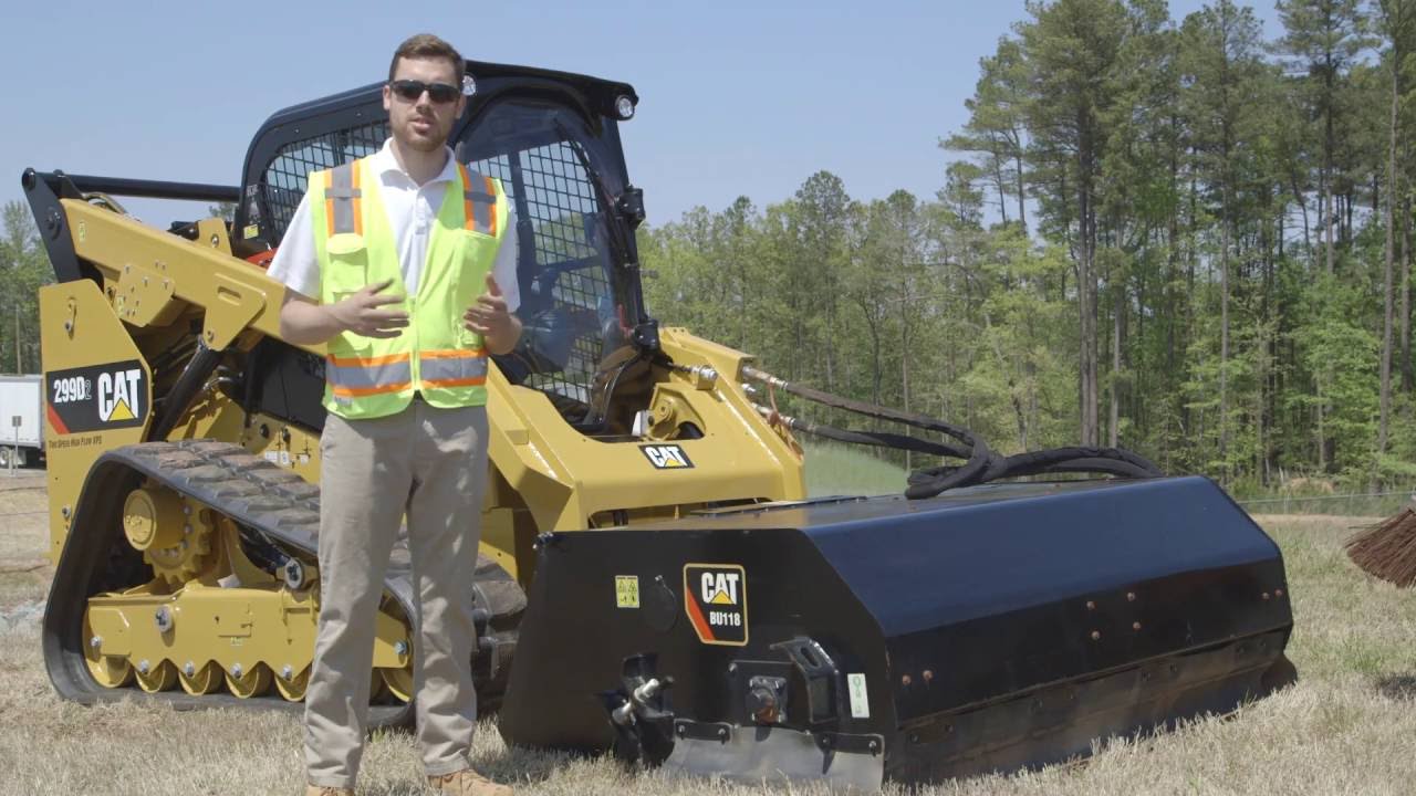 Cat&reg; Pickup Brooms and Utility Brooms Overview