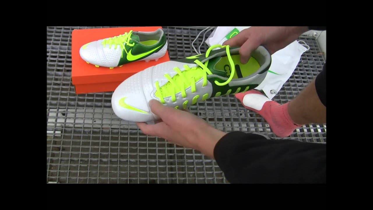 Unboxing - Nike CTR360 Maestri III White, Volt and Green