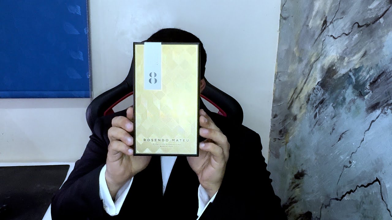 عطر Rosendo Mateu Nº 8